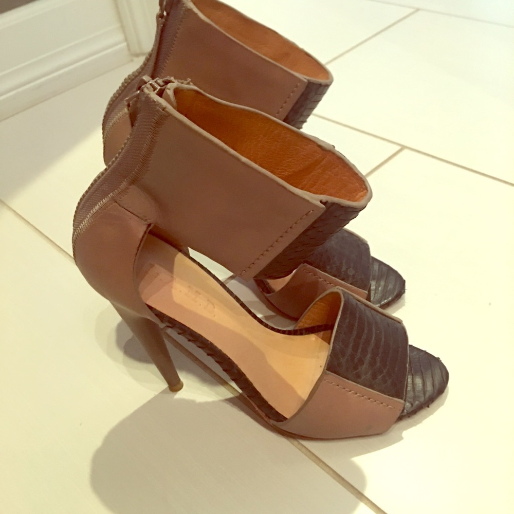 L.A.M.B. Nude and black crocodile embossed